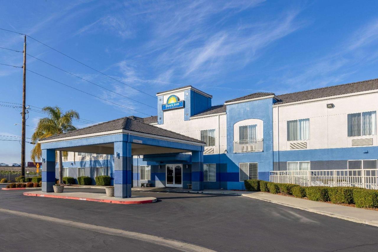 Days Inn By Wyndham Латроп Екстериор снимка